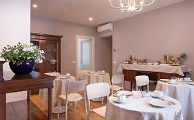 In Lucus Guest House